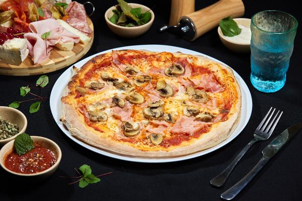 Pizza Prosciutto Funghi